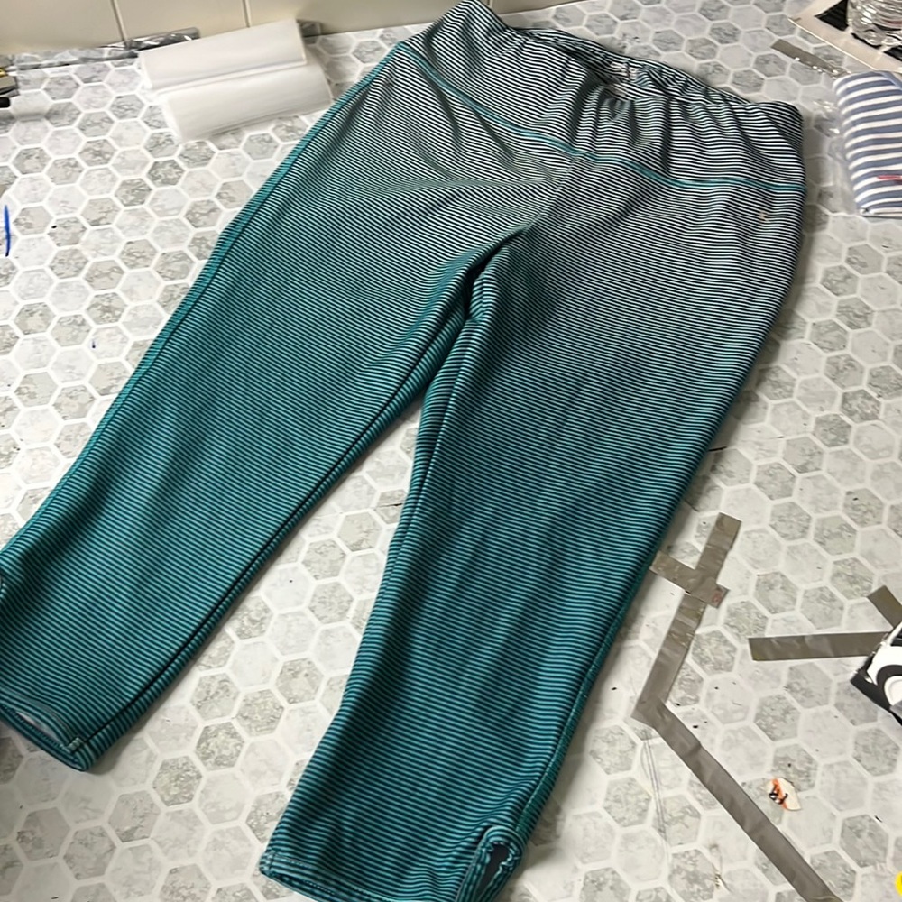 Danskin Now Small Fitted Green Ombré Striped Elastic Waist Pull On Capri Legging